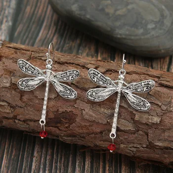 Nauji retro rašto laumžirgio sparnų auskarai moterims Vintažiniai senoviniai sidabro spalvos metaliniai mažyčiai raudono akmens pakabukai Jewerly