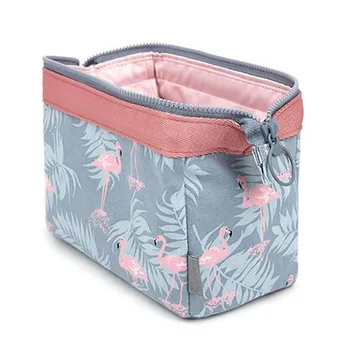 New Fashion Cosmetic Bag Moterims Vandeniui atsparūs flamingo makiažo krepšiai Kelionių organizatorius Tualeto reikmenų rinkiniai Nešiojami makiažo maišeliai